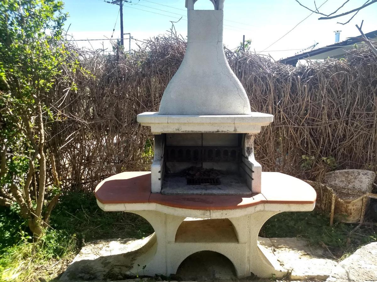 Modern 1-Bedroom With Bbq & Roof Garden Near Beach スタロス エクステリア 写真