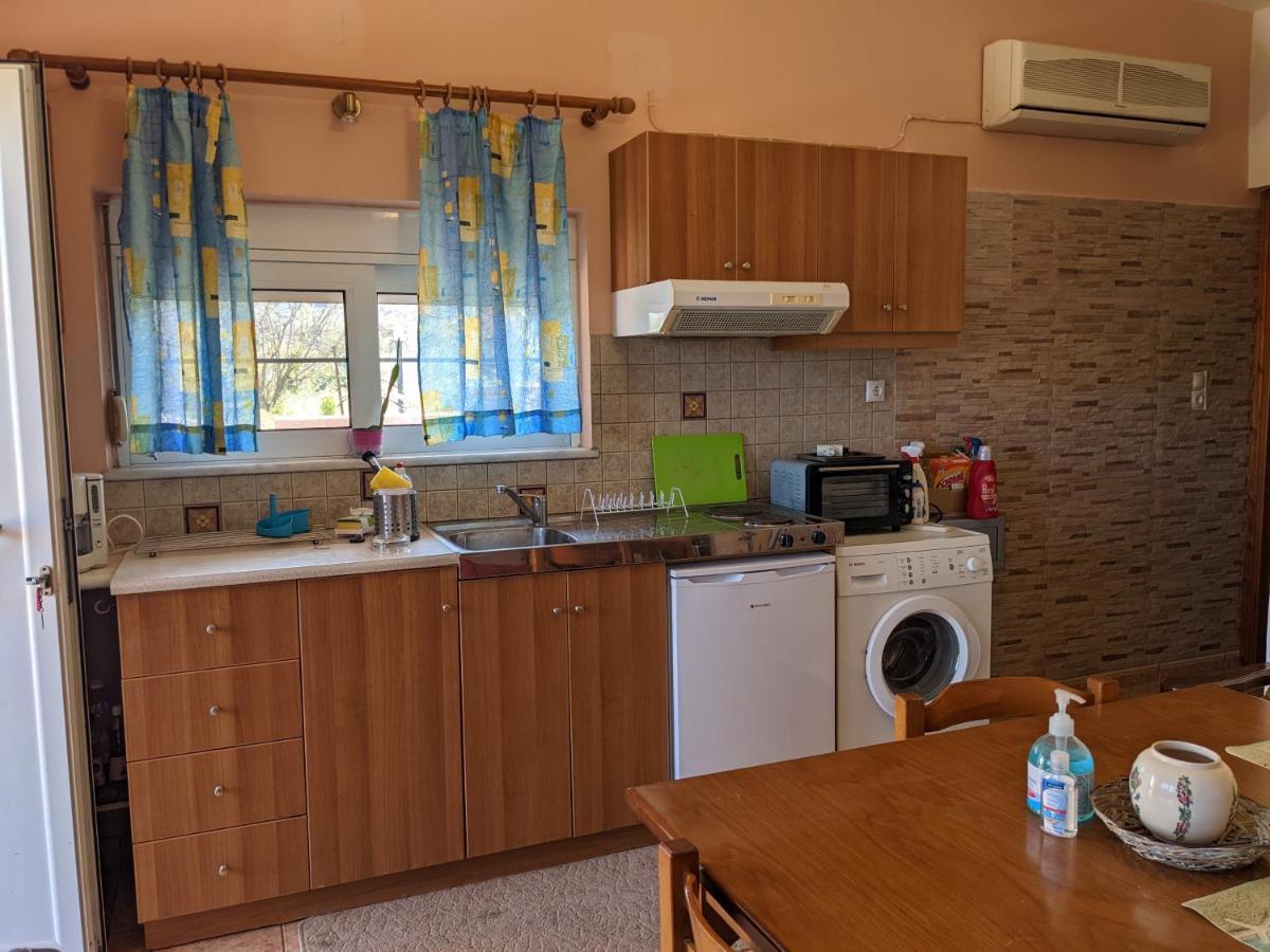 Modern 1-Bedroom With Bbq & Roof Garden Near Beach スタロス エクステリア 写真