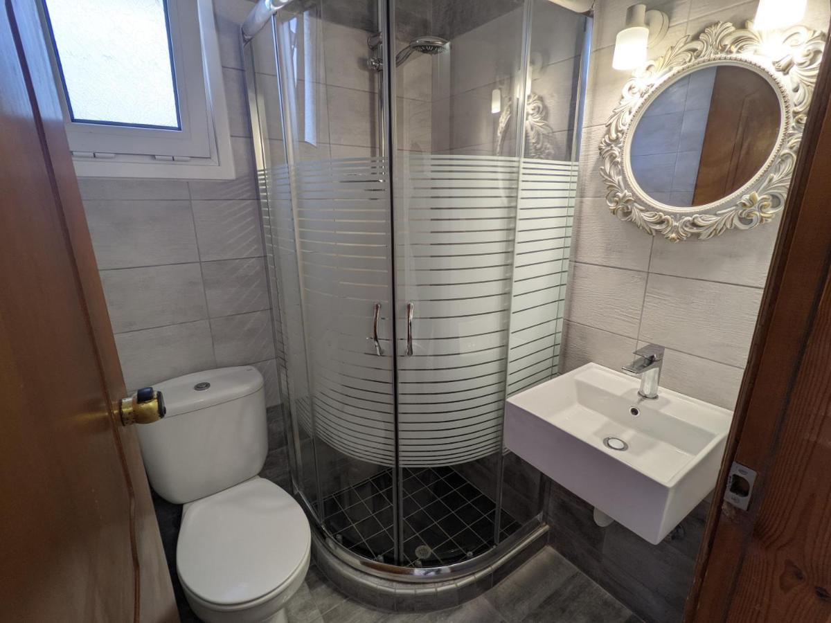 Modern 1-Bedroom With Bbq & Roof Garden Near Beach スタロス エクステリア 写真