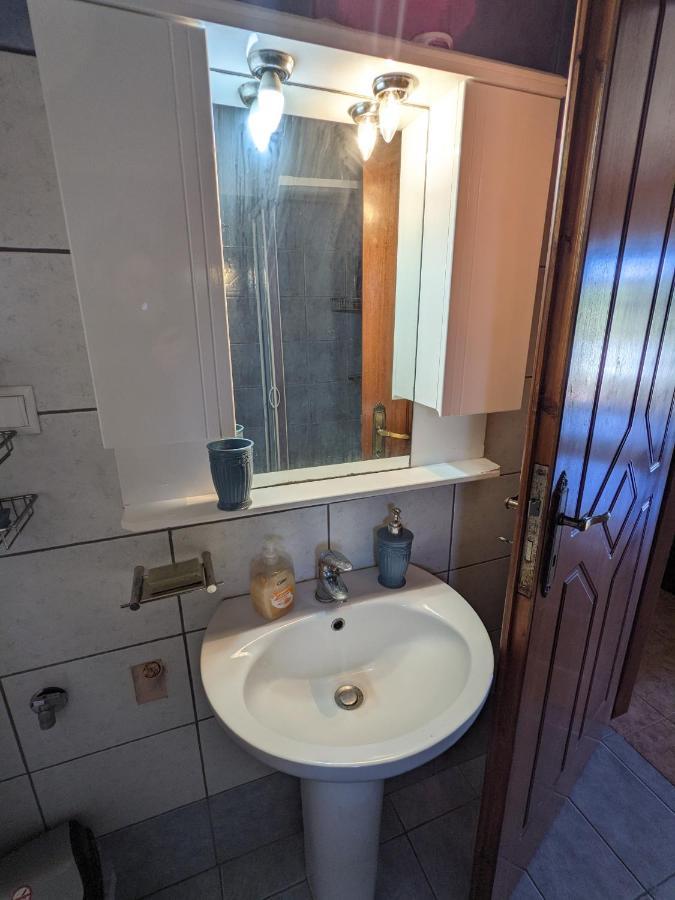 Modern 1-Bedroom With Bbq & Roof Garden Near Beach スタロス エクステリア 写真